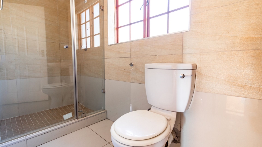  Bedroom Property for Sale in Glen Austin Gauteng