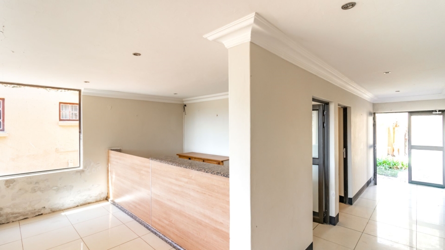  Bedroom Property for Sale in Glen Austin Gauteng