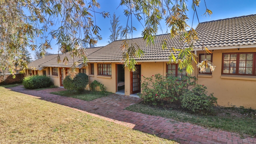  Bedroom Property for Sale in Glen Austin Gauteng