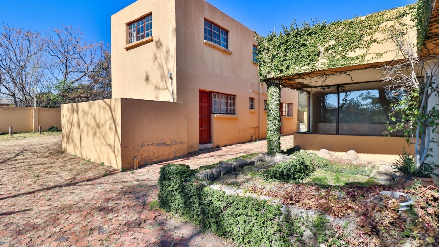  Bedroom Property for Sale in Glen Austin Gauteng