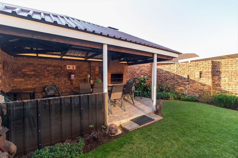 2 Bedroom Property for Sale in Farrarmere Gauteng