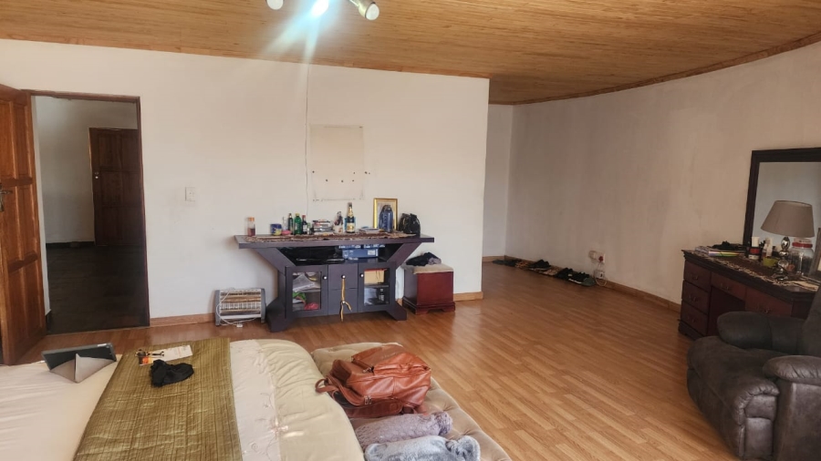  Bedroom Property for Sale in Glen Austin Gauteng