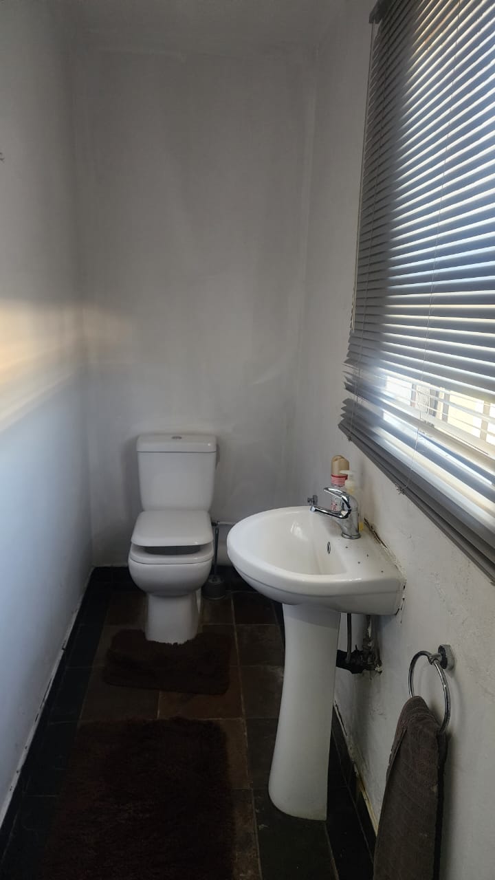  Bedroom Property for Sale in Glen Austin Gauteng