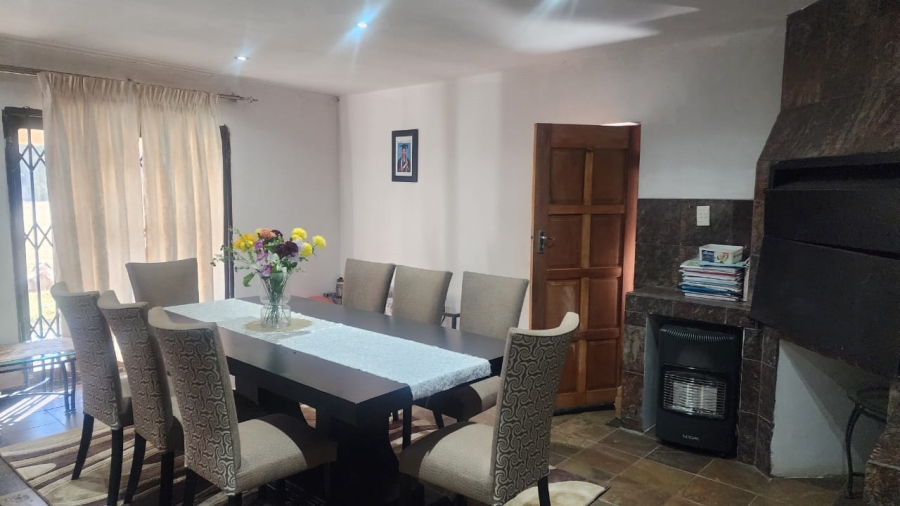 Bedroom Property for Sale in Glen Austin Gauteng