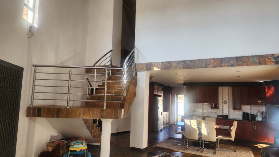  Bedroom Property for Sale in Glen Austin Gauteng