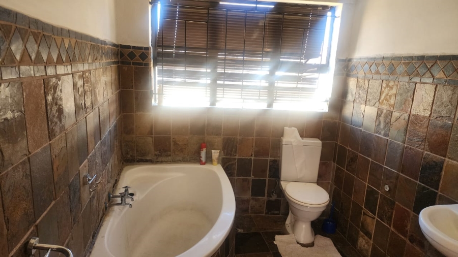  Bedroom Property for Sale in Glen Austin Gauteng