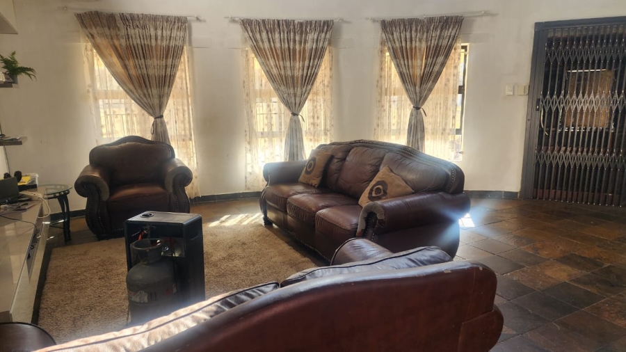  Bedroom Property for Sale in Glen Austin Gauteng