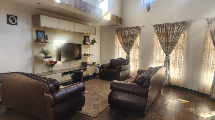  Bedroom Property for Sale in Glen Austin Gauteng