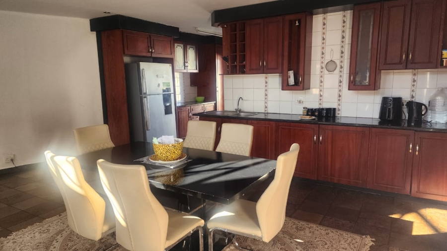  Bedroom Property for Sale in Glen Austin Gauteng