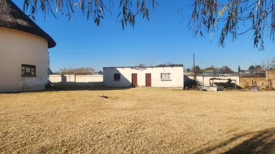 Bedroom Property for Sale in Glen Austin Gauteng