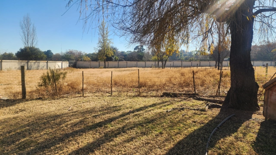 Bedroom Property for Sale in Glen Austin Gauteng