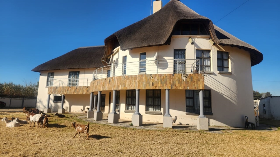  Bedroom Property for Sale in Glen Austin Gauteng