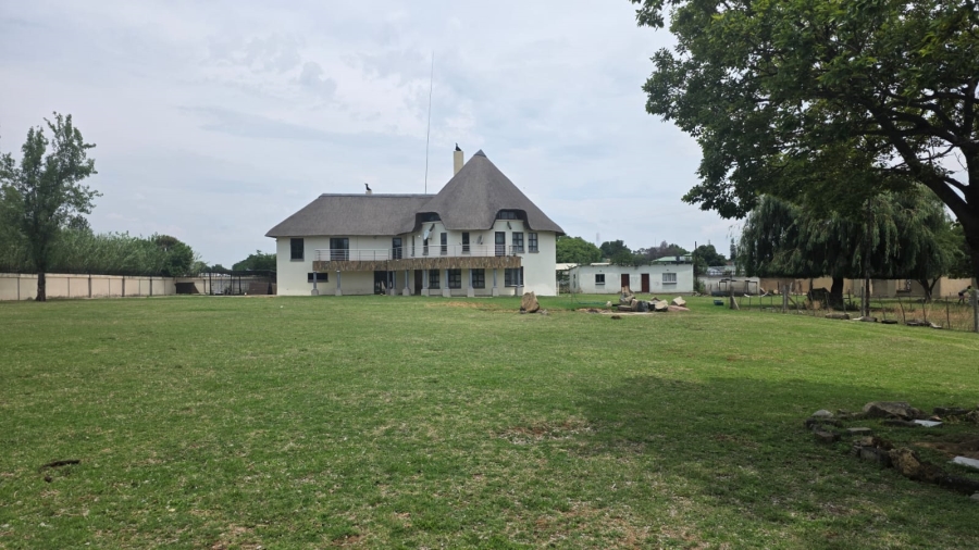 5 Bedroom Property for Sale in Glen Austin Gauteng