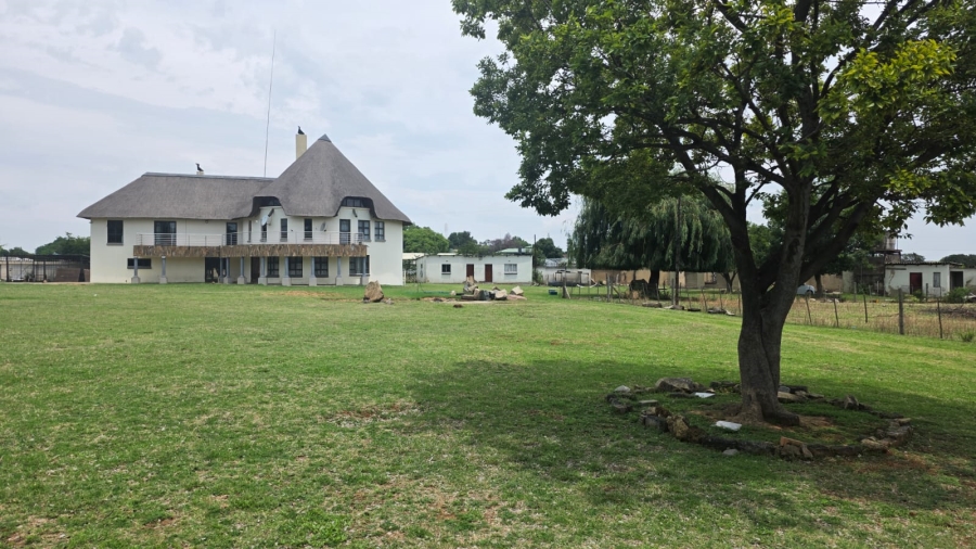 5 Bedroom Property for Sale in Glen Austin Gauteng