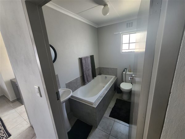 3 Bedroom Property for Sale in Crystal Park Gauteng