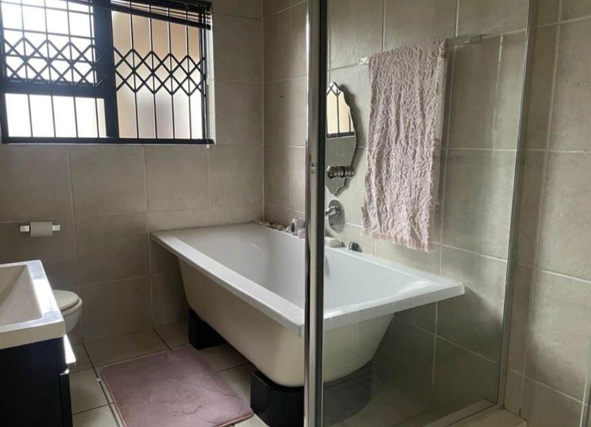 3 Bedroom Property for Sale in Greenstone Hill Gauteng
