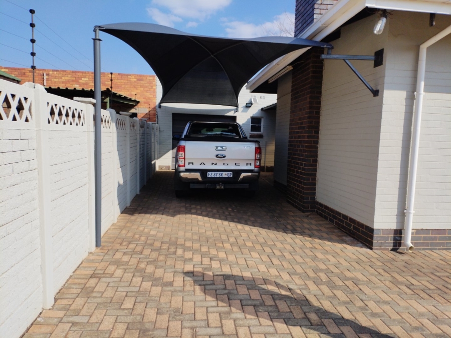 3 Bedroom Property for Sale in Selection Park Gauteng