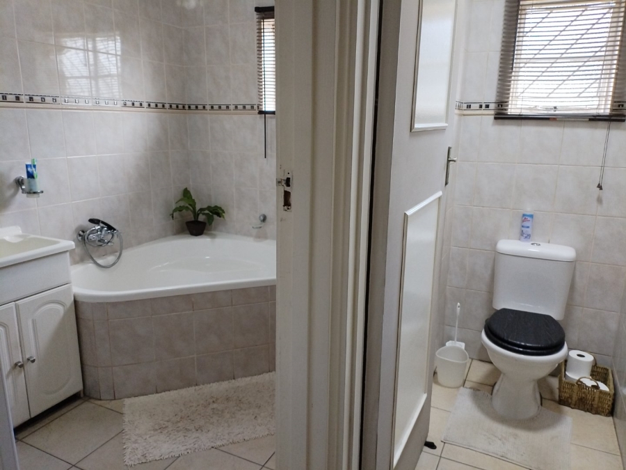 3 Bedroom Property for Sale in Selection Park Gauteng