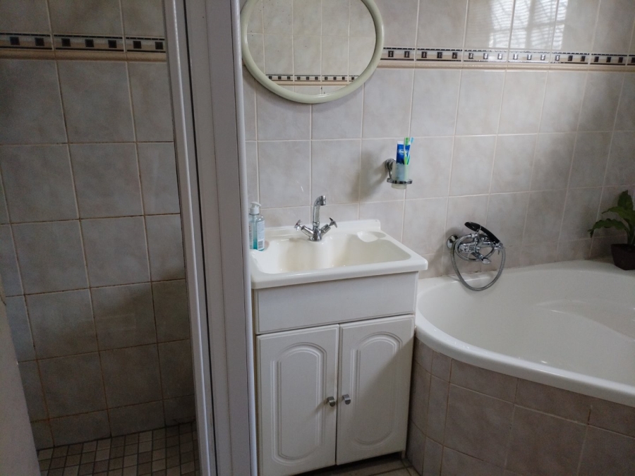 3 Bedroom Property for Sale in Selection Park Gauteng
