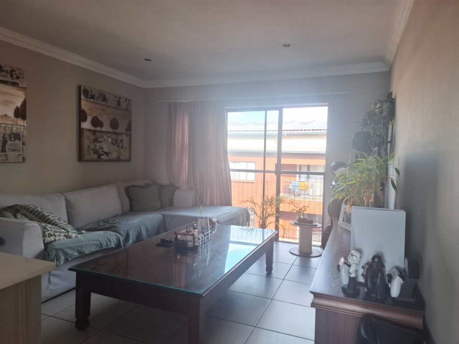 To Let 2 Bedroom Property for Rent in Die Hoewes Gauteng