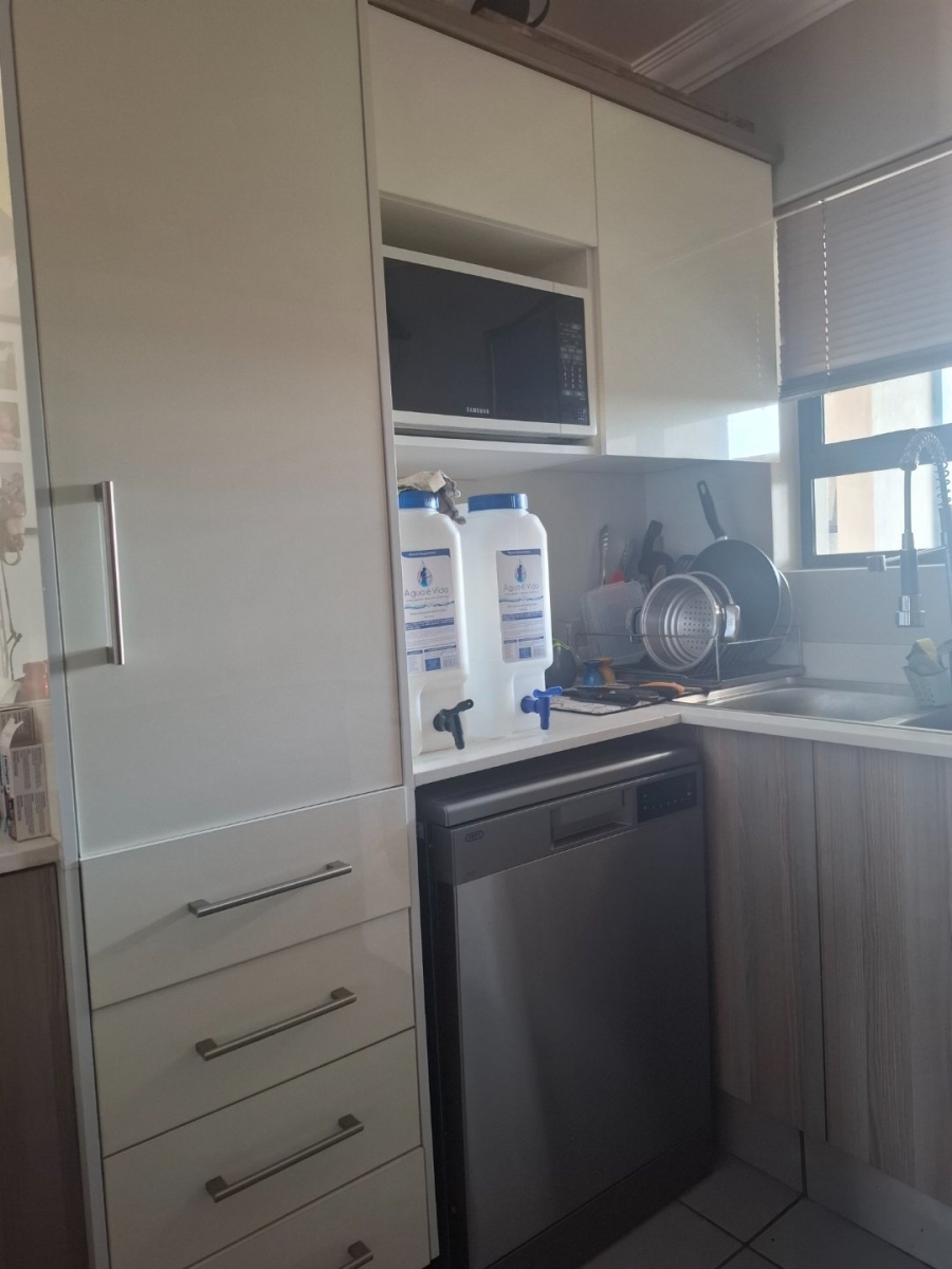 To Let 2 Bedroom Property for Rent in Die Hoewes Gauteng