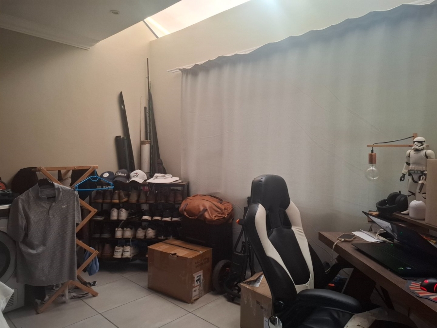 To Let 2 Bedroom Property for Rent in Die Hoewes Gauteng