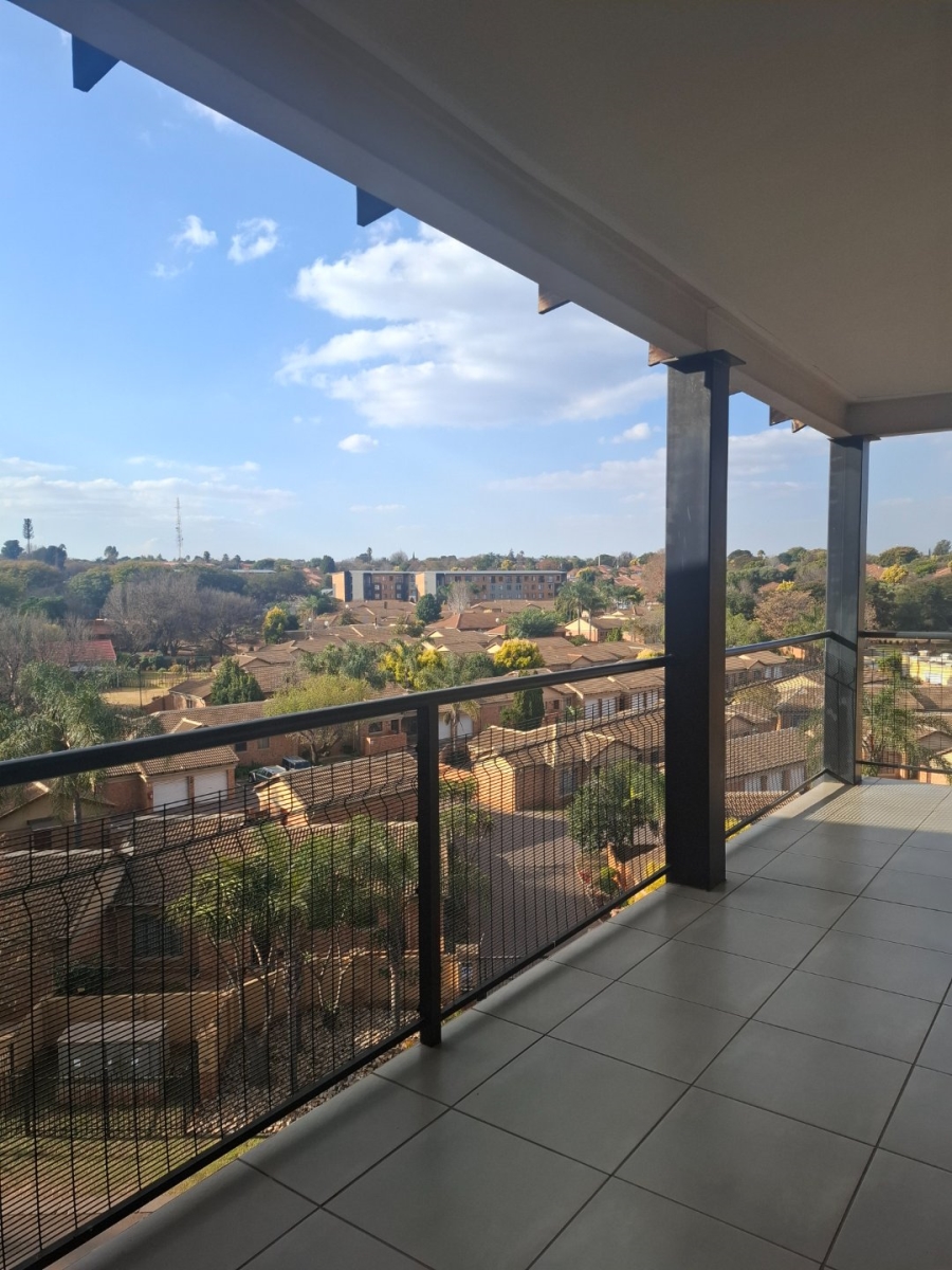 To Let 2 Bedroom Property for Rent in Die Hoewes Gauteng
