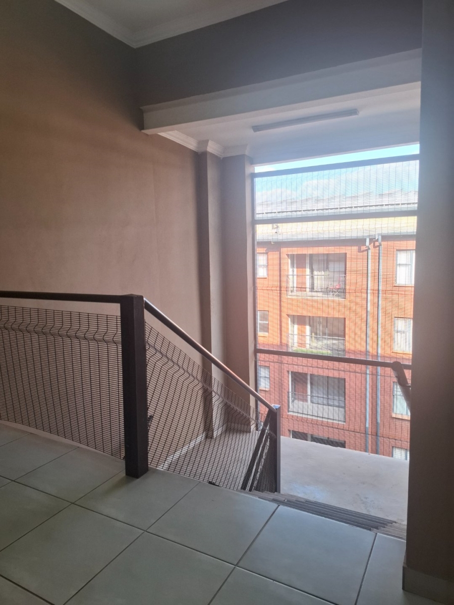 To Let 2 Bedroom Property for Rent in Die Hoewes Gauteng