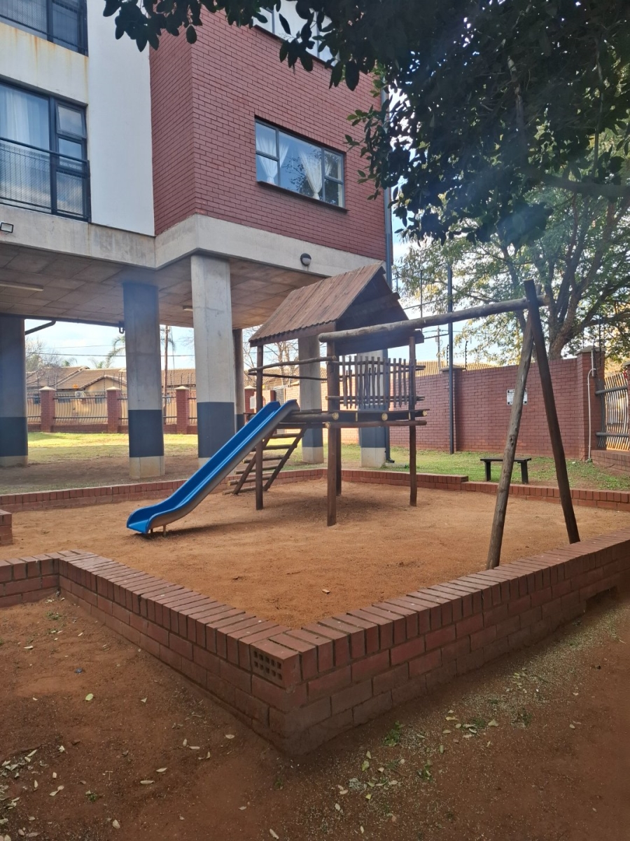 To Let 2 Bedroom Property for Rent in Die Hoewes Gauteng