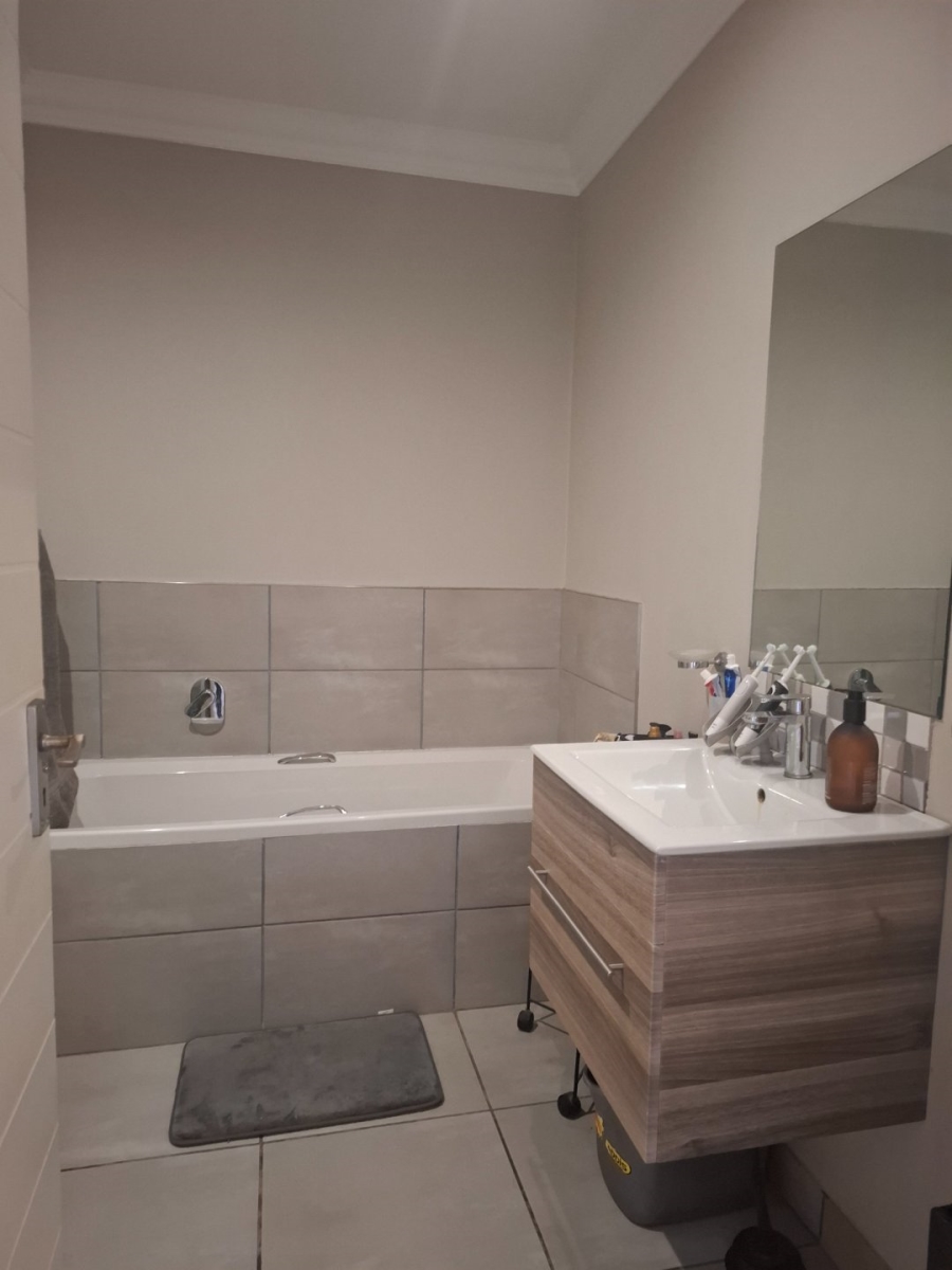 To Let 2 Bedroom Property for Rent in Die Hoewes Gauteng