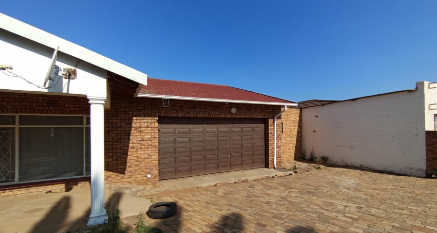 7 Bedroom Property for Sale in Elsburg Gauteng