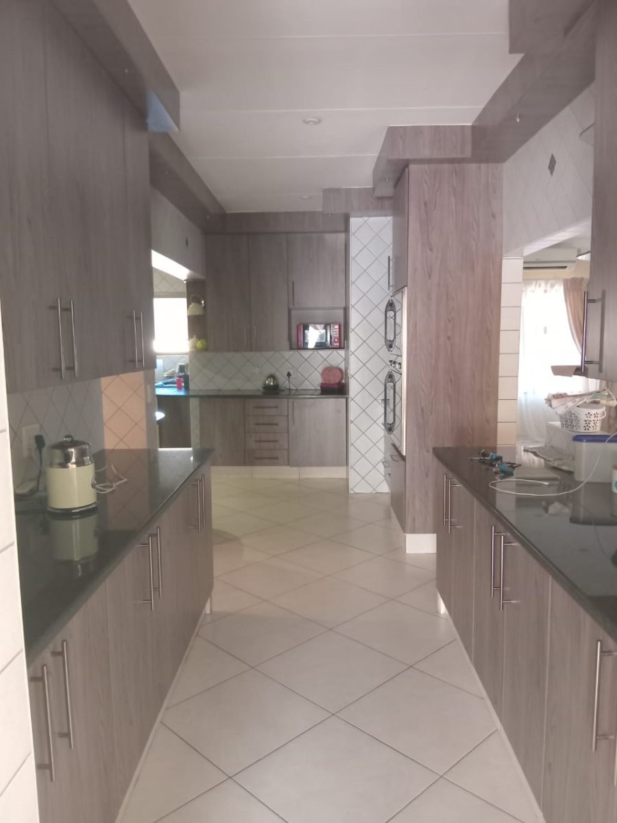 To Let 3 Bedroom Property for Rent in Mulbarton Gauteng