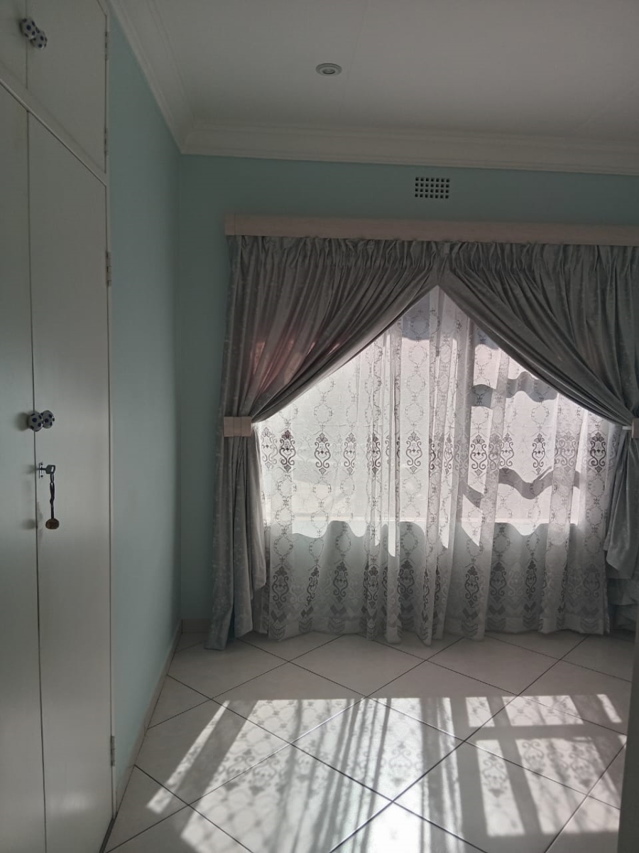 To Let 3 Bedroom Property for Rent in Mulbarton Gauteng