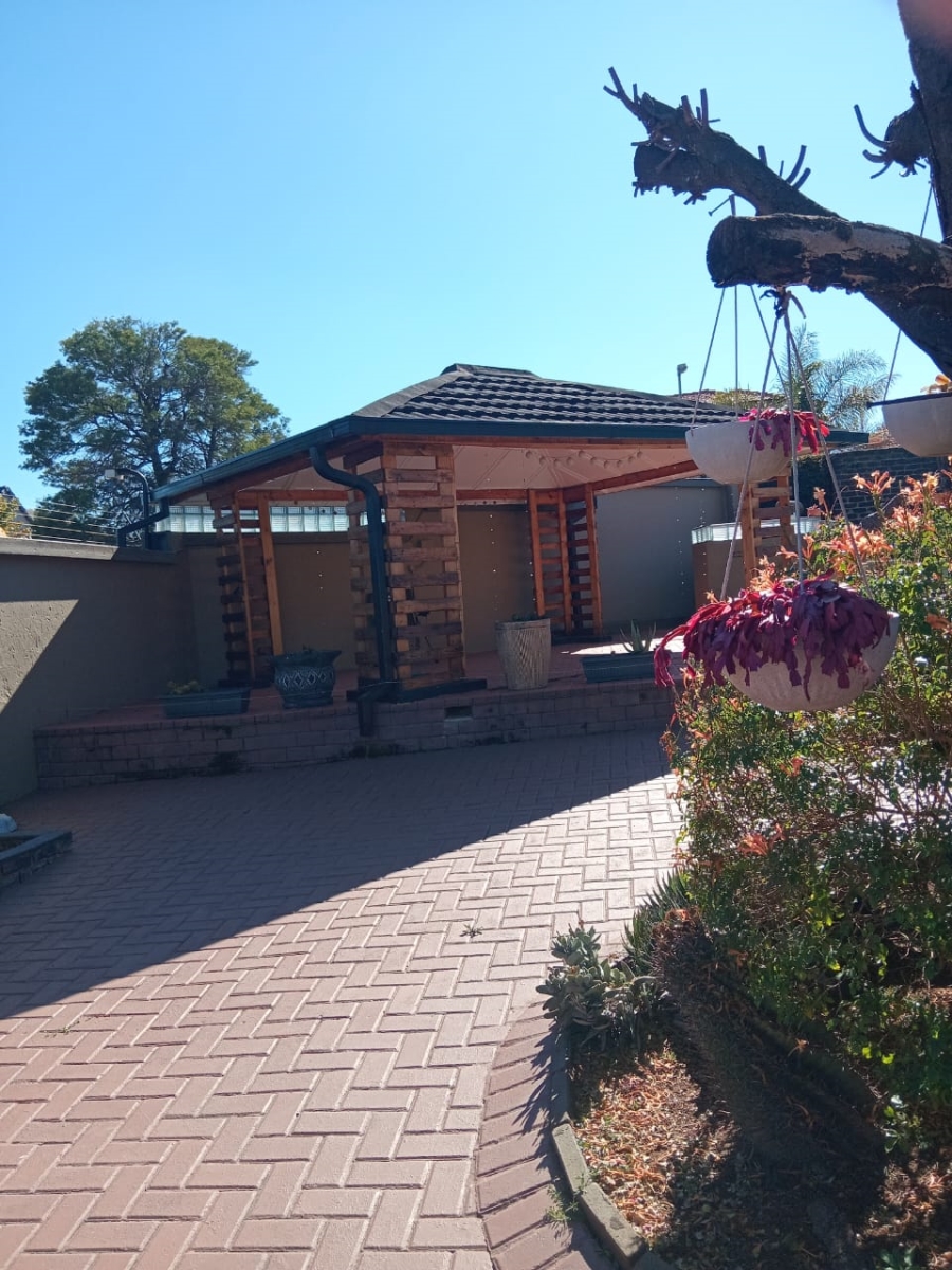 To Let 3 Bedroom Property for Rent in Mulbarton Gauteng