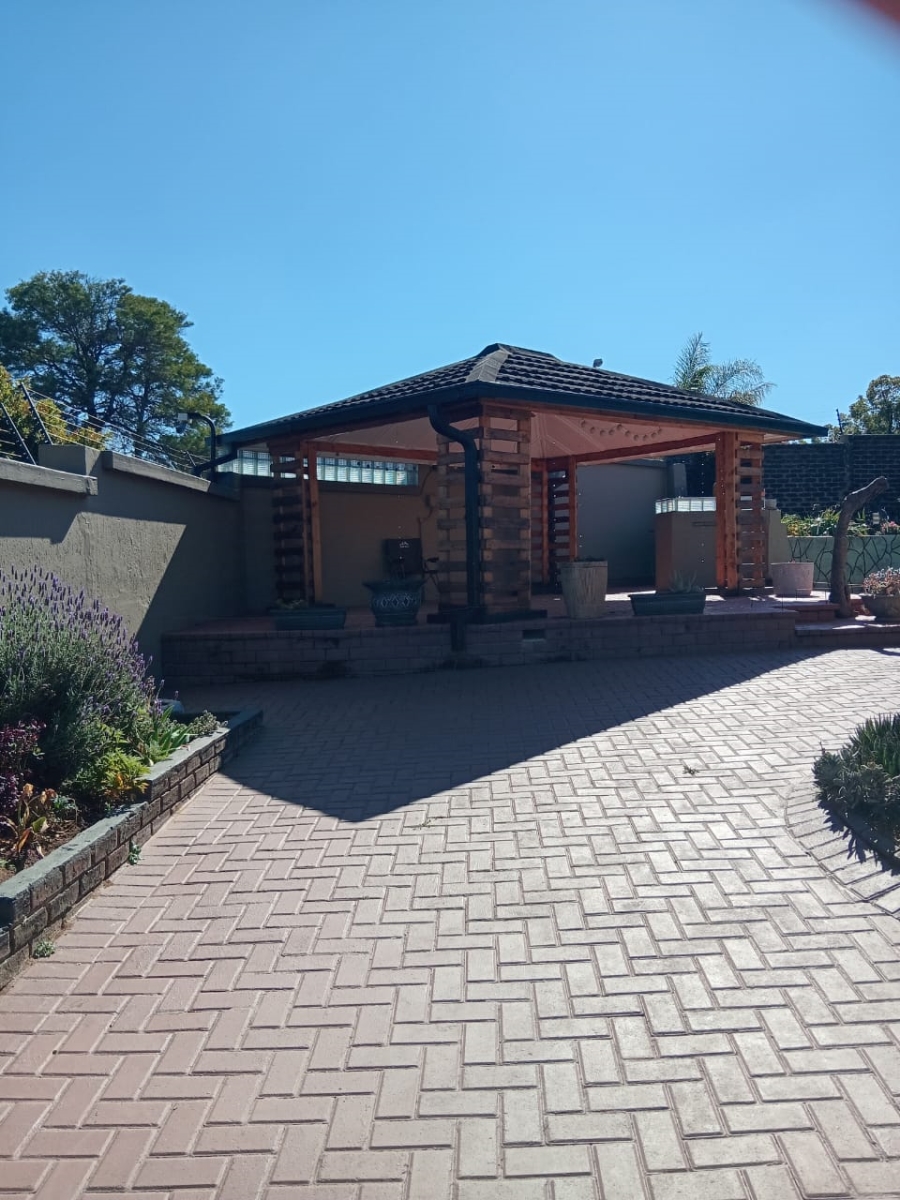 To Let 3 Bedroom Property for Rent in Mulbarton Gauteng