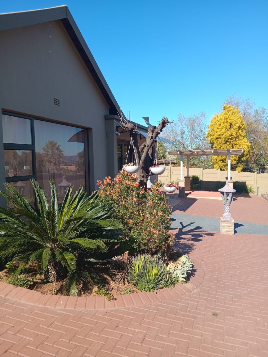 To Let 3 Bedroom Property for Rent in Mulbarton Gauteng