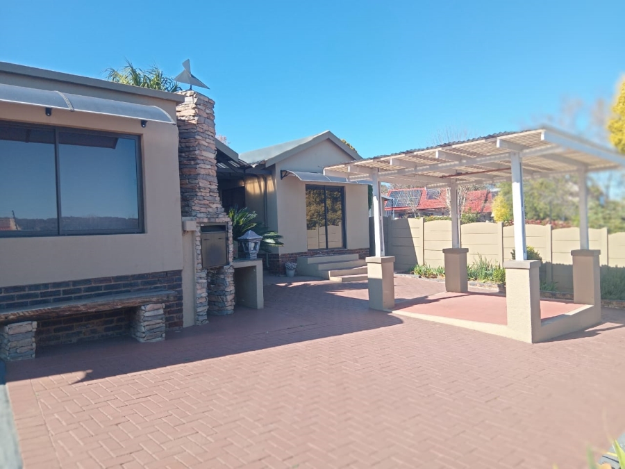 To Let 3 Bedroom Property for Rent in Mulbarton Gauteng