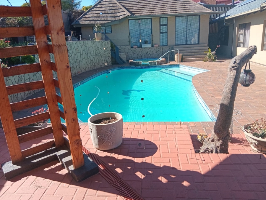 To Let 3 Bedroom Property for Rent in Mulbarton Gauteng