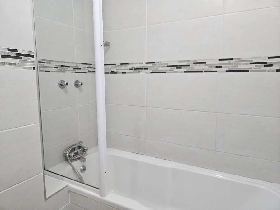 To Let 2 Bedroom Property for Rent in Noordhang Gauteng