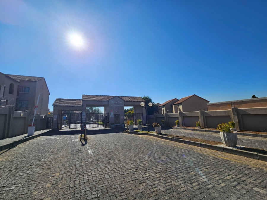 To Let 2 Bedroom Property for Rent in Noordhang Gauteng