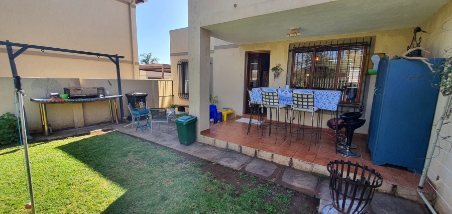 3 Bedroom Property for Sale in Rooihuiskraal North Gauteng
