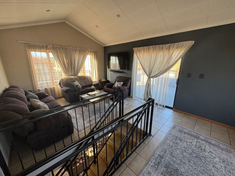 3 Bedroom Property for Sale in Sonneveld Gauteng