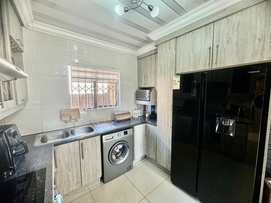 2 Bedroom Property for Sale in Mondeor Gauteng