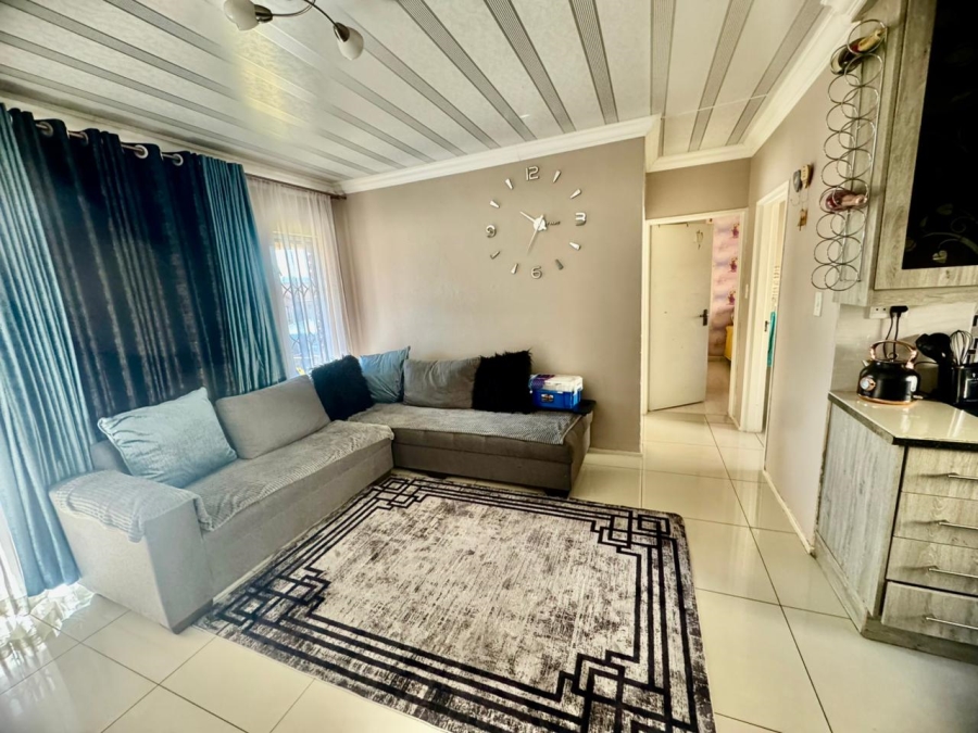 2 Bedroom Property for Sale in Mondeor Gauteng
