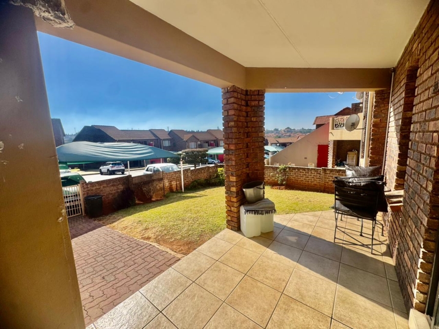 2 Bedroom Property for Sale in Mondeor Gauteng