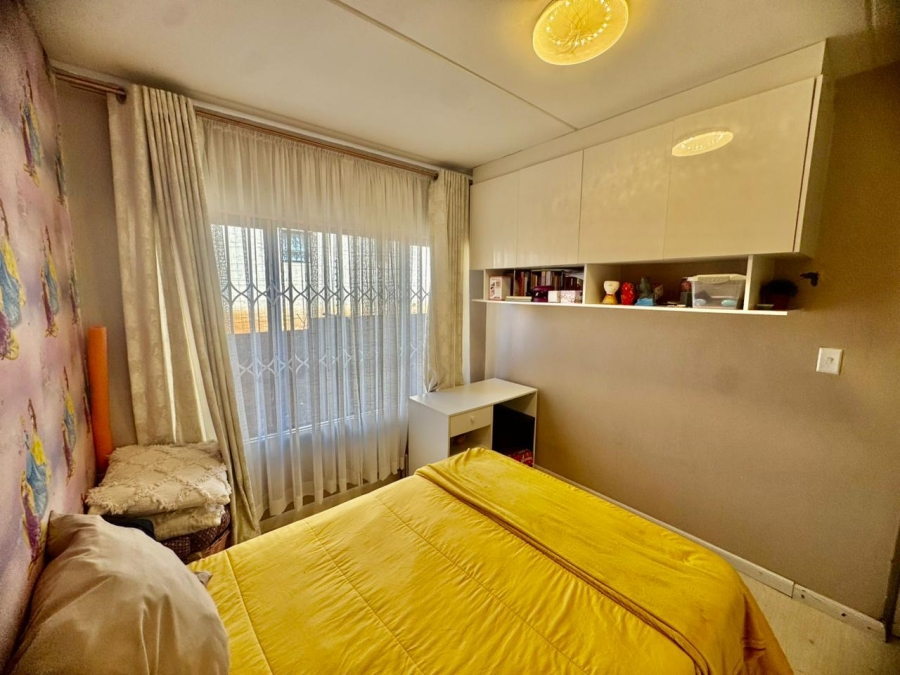 2 Bedroom Property for Sale in Mondeor Gauteng