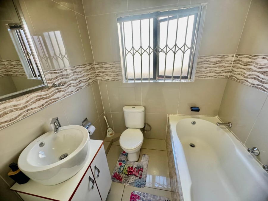 2 Bedroom Property for Sale in Mondeor Gauteng