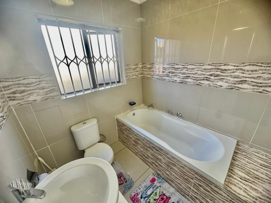 2 Bedroom Property for Sale in Mondeor Gauteng