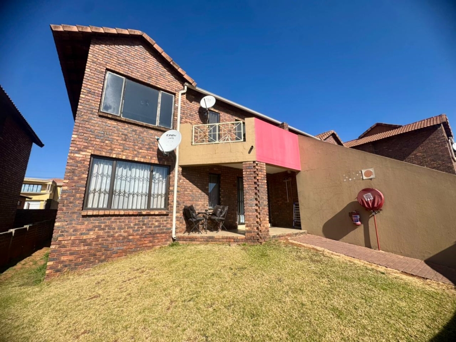 2 Bedroom Property for Sale in Mondeor Gauteng
