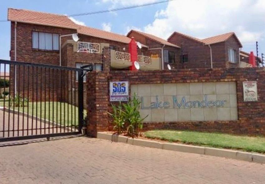 2 Bedroom Property for Sale in Mondeor Gauteng